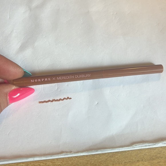 4 Lip Liners - Picture 5 of 9